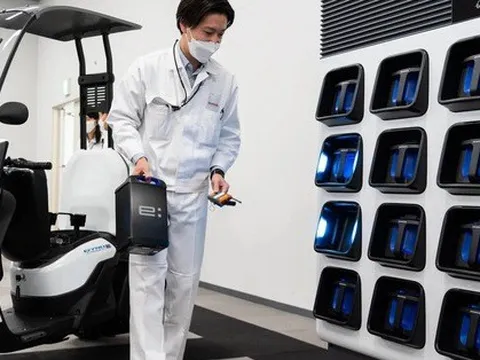 Honda muốn xe máy, ô tô dùng chung pin với mọi thiết bị điện, thay dễ như thay áo