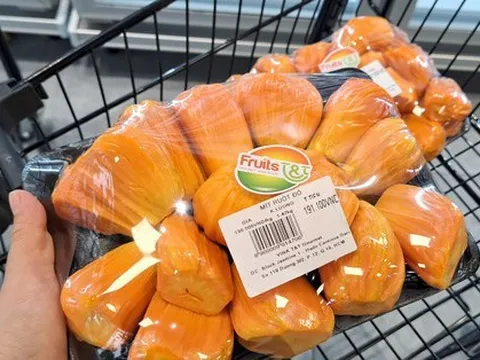 Mít ruột đỏ giá vài trăm ngàn 1 kg vẫn cháy hàng