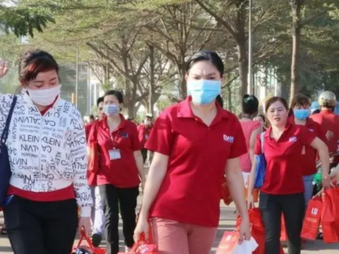 Dành tiền tỷ chi thưởng