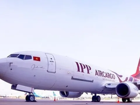 Báo cáo Thủ tướng việc 'vua hàng hiệu' Hạnh Nguyễn đột ngột xin dừng cấp phép bay