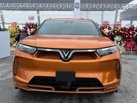 Clip: VinFast VF 9 cận kề ngày ra mắt, lăn bánh trong ngày VF 8 xuất cảng sang Mỹ