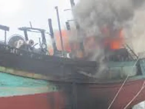 Nổ trên tàu cá, 1 người mất tích, 2 người bị thương