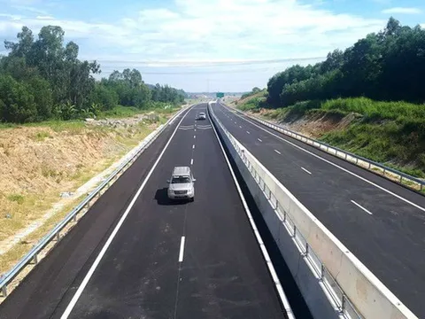 Điều chỉnh đầu tư Dự án đường nối cao tốc Nội Bài - Lào Cai đến Sa Pa