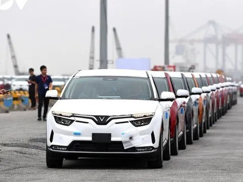 Để được chạy trên đường phố Mỹ, ô tô điện VinFast phải đáp ứng những tiêu chuẩn gì?