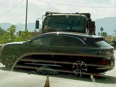 Đằng sau những bức ảnh TNGT: Tạt đầu xe tải, VinFast VF 8 đầu tiên bị tai nạn?