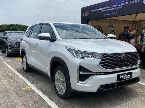 Bán Toyota Innova cũ, nhiều người dùng Việt Nam chờ thế hệ mới