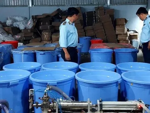 Đột kích kho mỹ phẩm làm đẹp 'công nghệ xô chậu' lớn nhất từ trước đến nay