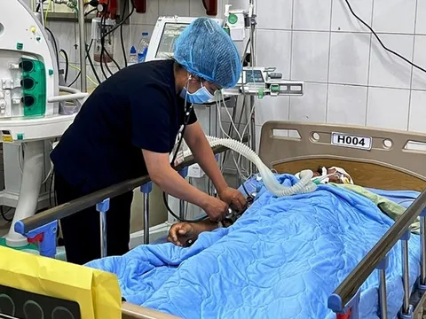 1 người chết, 5 nhập viện sau bữa cơm có uống rượu