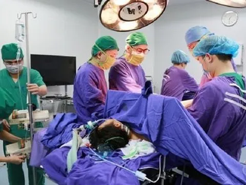 Hy hữu: Nam thanh niên nhảy cầu Bãi Cháy được cứu sống ngoạn mục