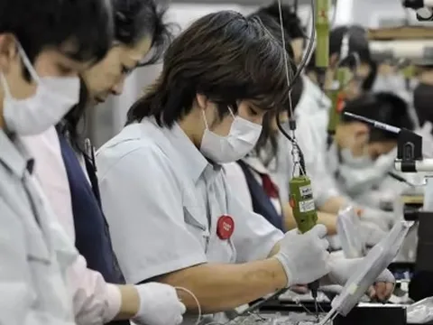 Lạm phát khiến tiền lương thực tế giảm