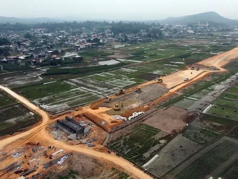 Cao tốc Bắc - Nam giai đoạn 2 chuẩn bị khởi công và nguy cơ đối mặt nhiều 'rào cản'