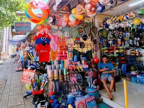 Khách thắt chặt hầu bao, thị trường đồ thể thao ăn theo World Cup ế ẩm