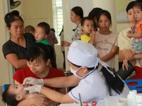 Chuyên gia chỉ rõ dấu hiệu trẻ ngộ độc vitamin A liều cao