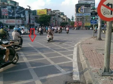 Gặp vạch kẻ đường mắt võng đi như thế nào để không bị phạt?