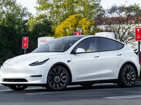 Tesla tiếp tục thống trị thị trường xe điện Mỹ, khoảng cách đang bị các đối thủ thu hẹp dần
