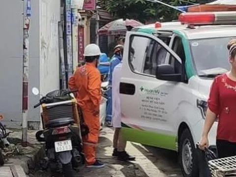 TP HCM: Nổ điện khi kéo dây cáp trên đường, một người bị thương