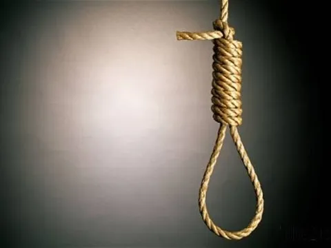 Nguyên Trưởng Phòng GD-ĐT chết tại nhà trong tư thế treo cổ