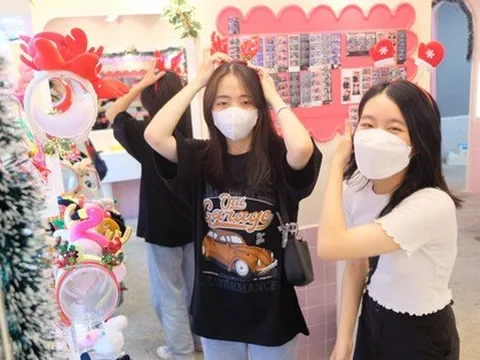 Sài Gòn lúc này, đâu đâu cũng thấy hàng Noel