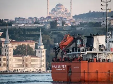 Nga lập đội 103 tàu chở dầu để lách lệnh trừng phạt, Tổng thống Ukraine nói về áp trần giá dầu Nga