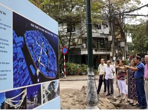 Tất bật thi công phố đi bộ Trúc Bạch để đưa vào hoạt động trước Tết Dương lịch 2023