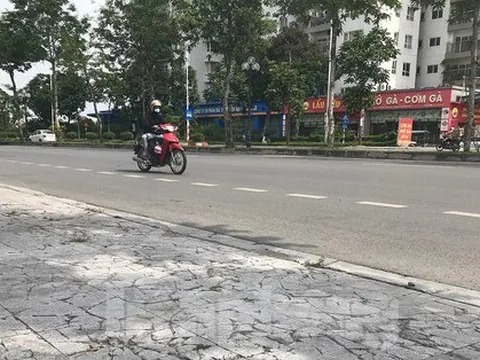 Hà Nội: Mới dùng đã vỡ nát, cần xem lại chủ trương lát đá vỉa hè