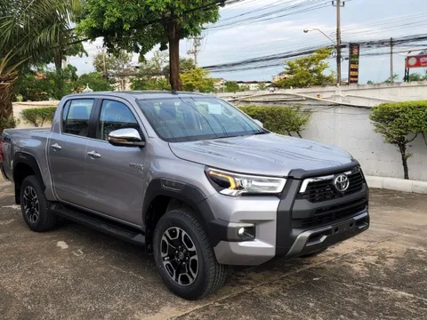 Đạt tiêu chuẩn khí thải, Toyota Hilux trở lại Việt Nam, nhưng giá cao hơn cả Ford Ranger?