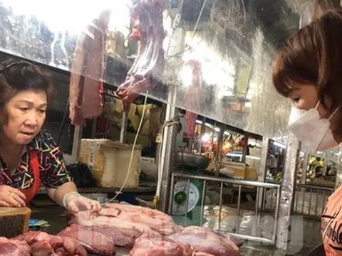 Mua bán ế ẩm nhất trong 30 năm, giá thịt heo, gà đang 'tuột dốc'