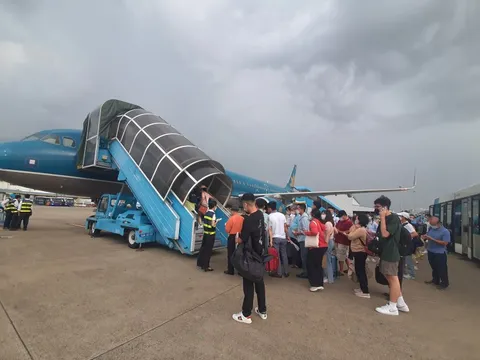 Đường bay Tết giá cao, kín chỗ