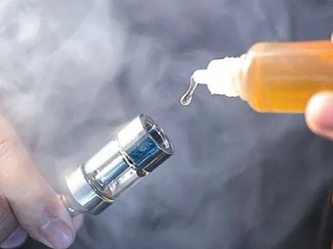 Bé trai 5 tuổi suýt mất mạng vì ma tuý tổng hợp "nguỵ trang" trong thuốc lá điện tử