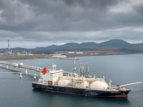 'Cứng' như Nga: Phương Tây áp giá trần 60 USD/thùng, Nga vẫn bán dầu ở mức 79 USD