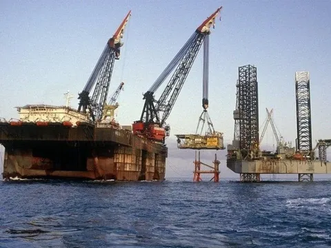 Nga cân nhắc áp ‘giá sàn’ cho dầu mỏ của mình với G7