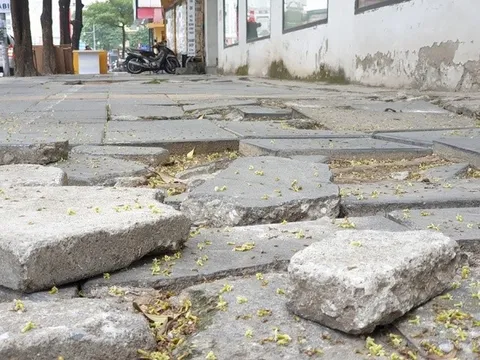Đá vỉa hè vừa lát đã hỏng: Giám đốc Sở Xây dựng Hà Nội nói gì về nguyên nhân?