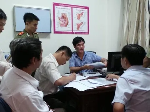 Đột kích các phòng khám 'vẽ bệnh, moi tiền': Kiểm tra đến đâu, phát hiện vi phạm đến đó