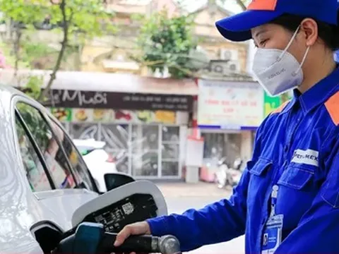 Giá dầu thế giới thấp nhất trong năm, xăng trong nước sắp giảm mạnh?