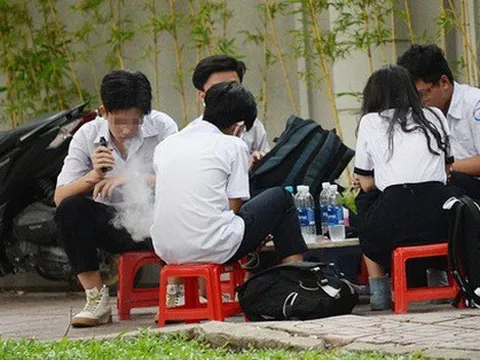Chất gây nghiện núp bóng thuốc lá điện tử tấn công con em chúng ta: Lẽ nào bất lực?