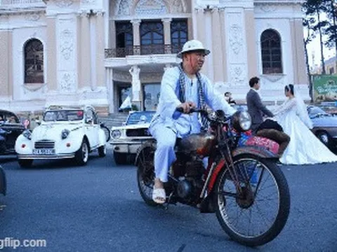 Ngồi xe cổ diễu hành ngắm những cung đường du lịch TP HCM