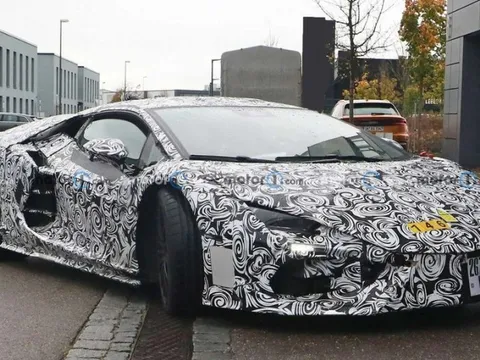 Lộ vòng tua cao ngất ngưởng và động cơ trên hậu duệ Lamborghini Aventador