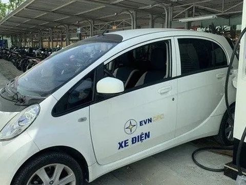 Trước VinFast từ lâu, EVN đã tự sản xuất và lắp đặt trạm sạc nhanh cho ô tô điện, vừa được trao giải Make in Viet Nam