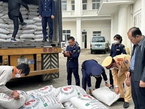 Bắt xe container đang chở 35 tấn đường nhập lậu đi tiêu thụ