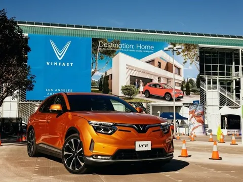 VinFast bắt tay với công ty viễn thông quy mô 180 tỷ USD, phủ internet lên xe điện ở Bắc Mỹ và Châu Âu