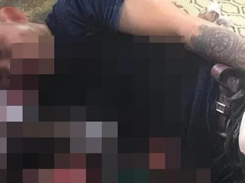 Nổ lớn tại quán cà phê, nam thanh niên xăm trổ nằm bất động