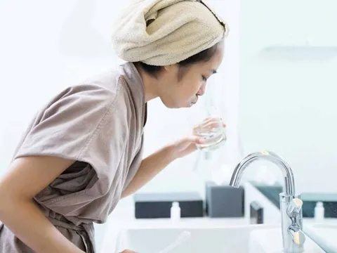 Sai lầm nhiều người mắc phải khi súc miệng bằng nước muối để trị đau họng
