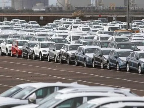 Ô tô ngoại nhập ‘chạy’ vào Việt Nam tăng cao kỷ lục