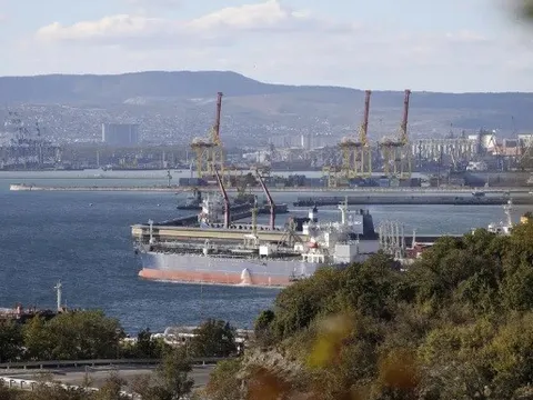 Danh sách các nước áp giá trần đối với dầu mỏ của Nga tiếp tục kéo dài