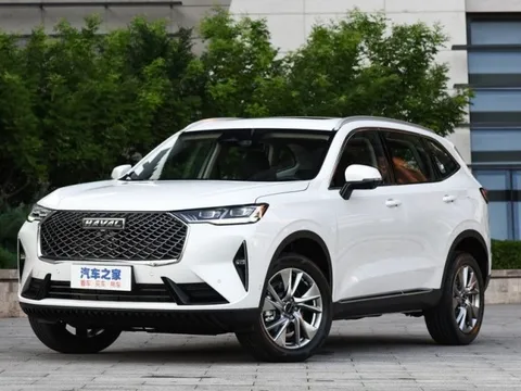 Không tắt được tính năng ga tự động, tài xế mắc kẹt trong chiếc ô tô chạy hơn 100 km/h