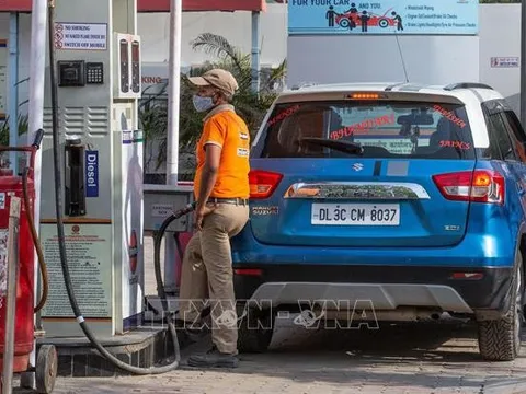 Hai loại dầu tiêu chuẩn có tuần giảm giá mạnh nhất trong nhiều tháng ​