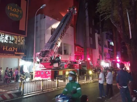 Cháy cửa hàng điện thoại Xiaomi ở quận 1