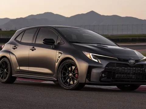 Khách mua Toyota Corolla gặp cảnh trớ trêu: Phải bốc thăm để lấy suất