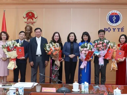 Bộ trưởng Bộ Y tế bổ nhiệm, bổ nhiệm lại nhiều lãnh đạo thuộc Cục, Vụ