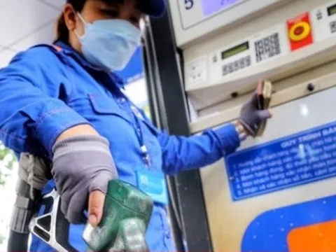 Giá xăng ngày mai có thể giảm sâu